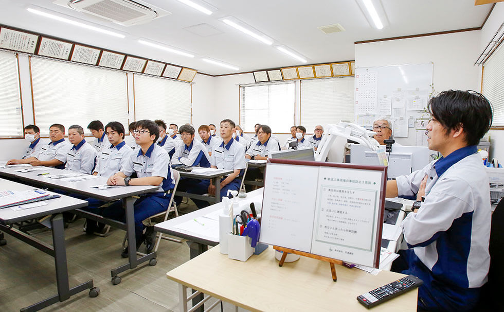 みんな真剣な眼差し