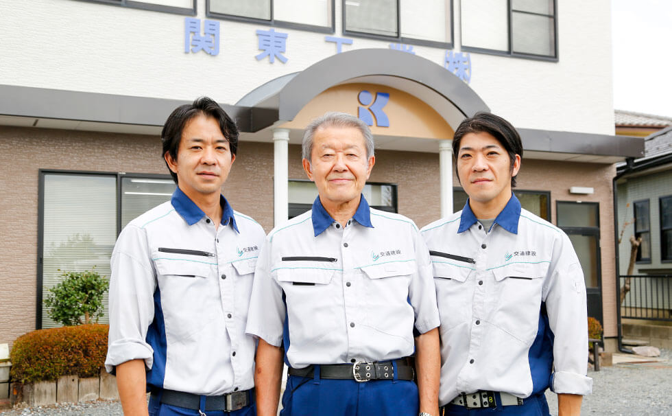 代表取締役 岡田信雄と専務