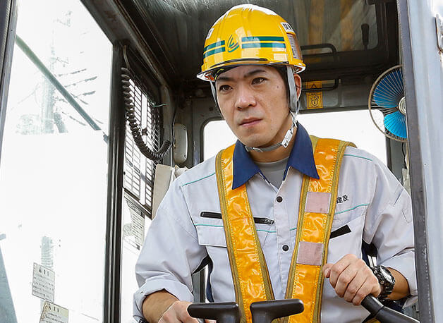 重機オペレーター:岡田 拓実